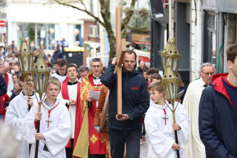 Retour du traditionnel Chemin de Croix dans les rues de Laval