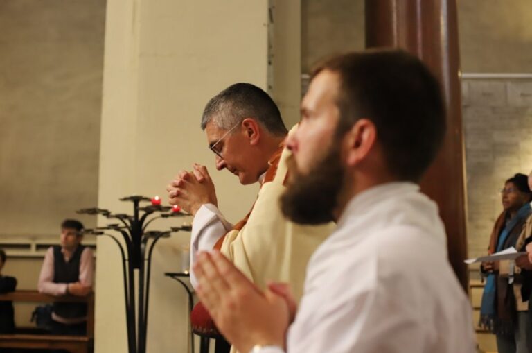Sacré-Cœur de Jésus : l&rsquo;Église prie pour la sainteté de ses prêtres