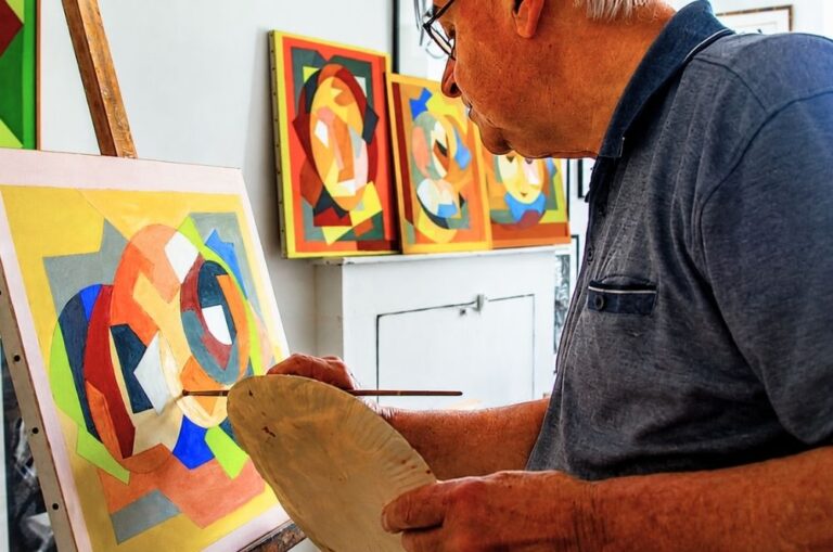 Derrière les formes et les couleurs : la quête artistique du père Joseph Cousin