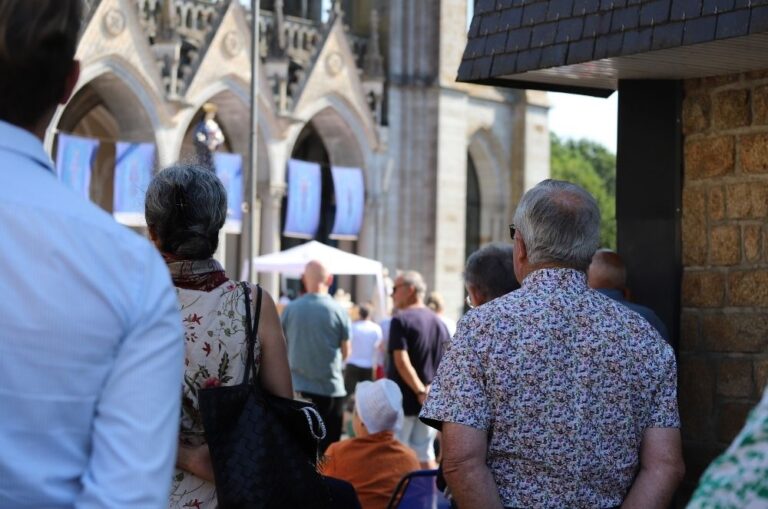 À Pontmain, plus de 3 000 pèlerins réunis pour célébrer l’Assomption