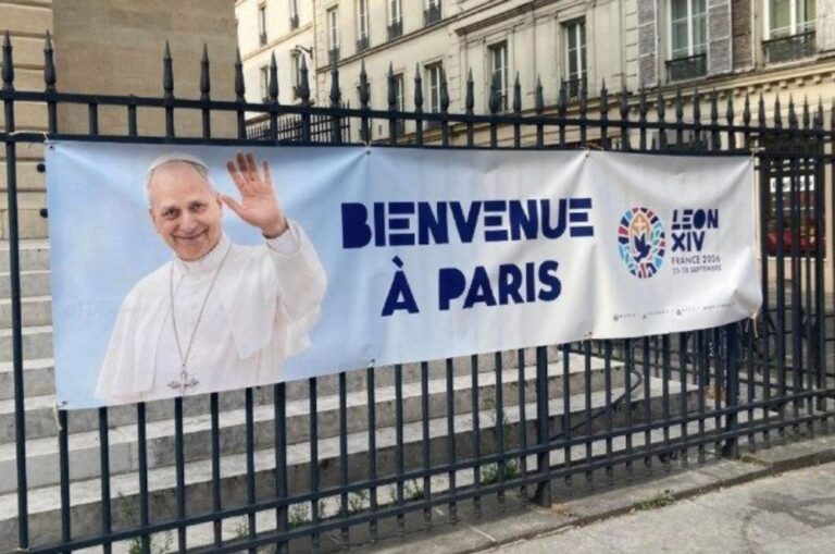 Un millier de Mayennais à Paris pour accueillir le pape Léon XIV